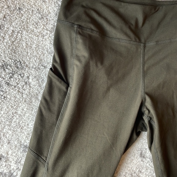 Talulah butter soft leggings with pockets - Picture 2 of 4